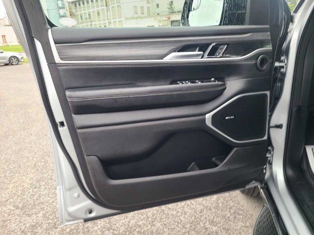 Used 2023 Jeep Wagoneer Series III w/ Preferred Equipment Group AWD/4WD image 18
