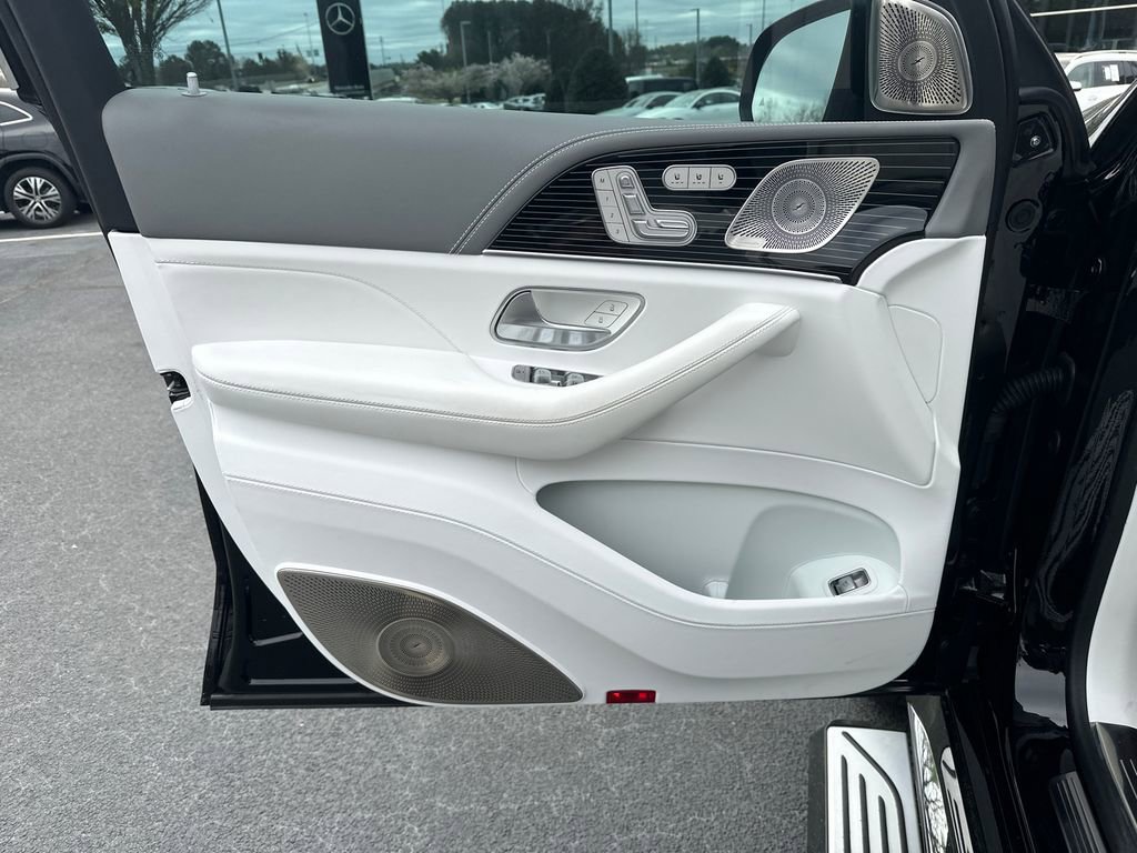 Certified 2025 Mercedes-Benz Maybach GLS 600 4MATIC image 10