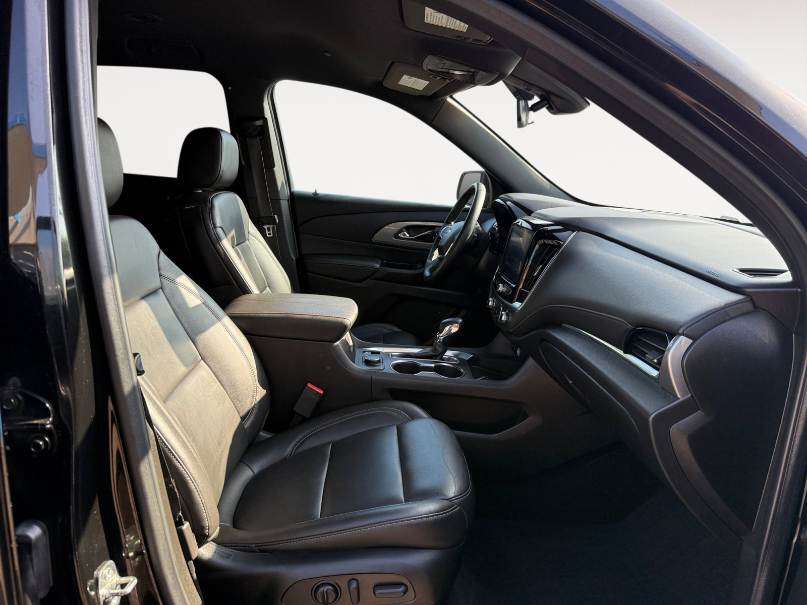 Used 2023 Chevrolet Traverse LT FWD image 19