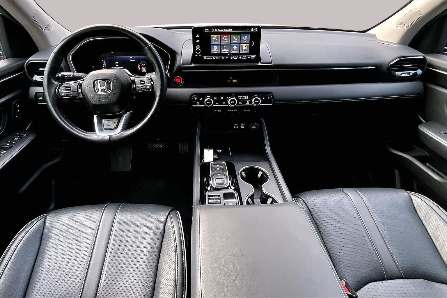 Used 2025 Honda Pilot Elite image 16