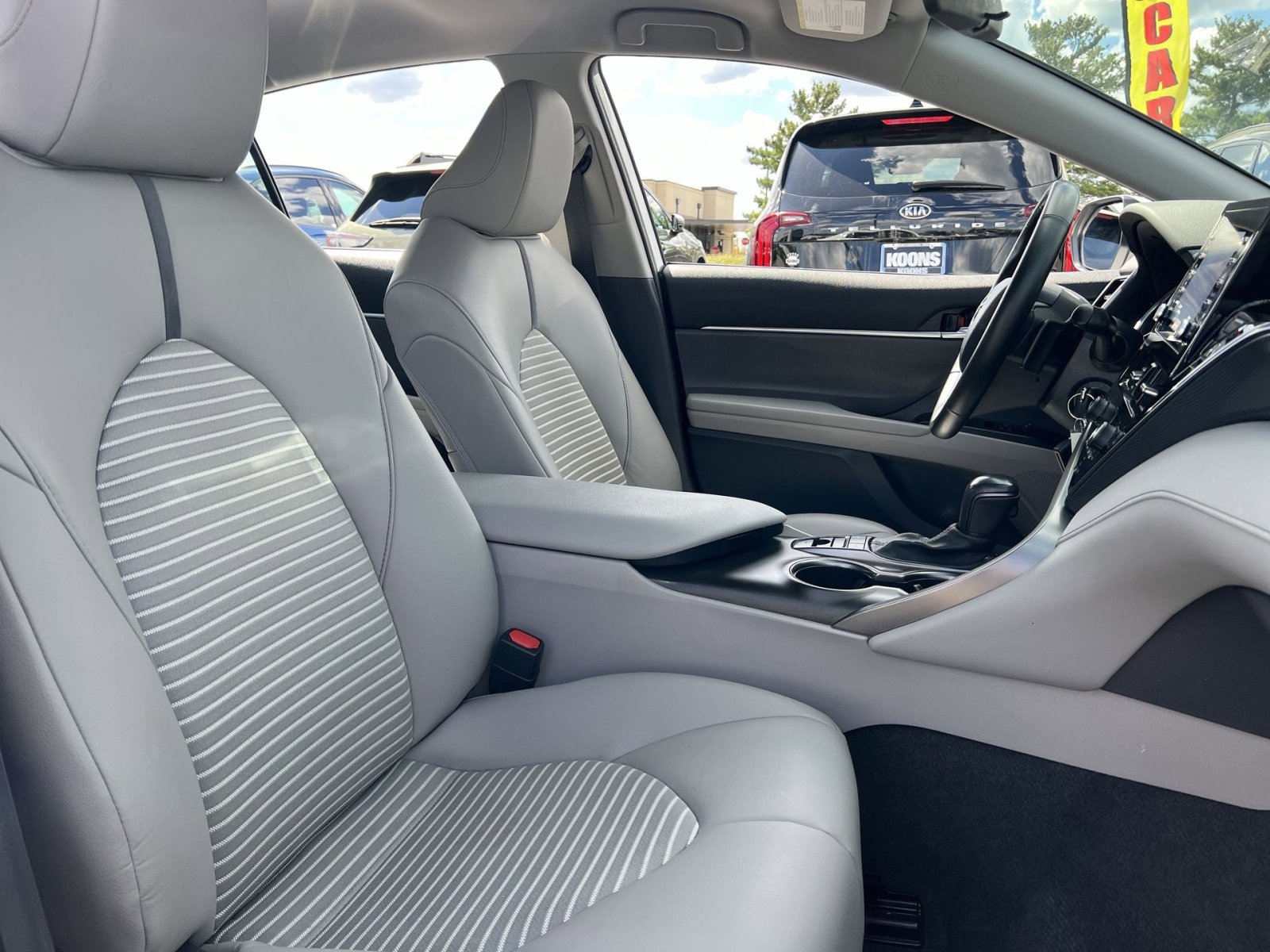Used 2023 Toyota Camry SE image 25