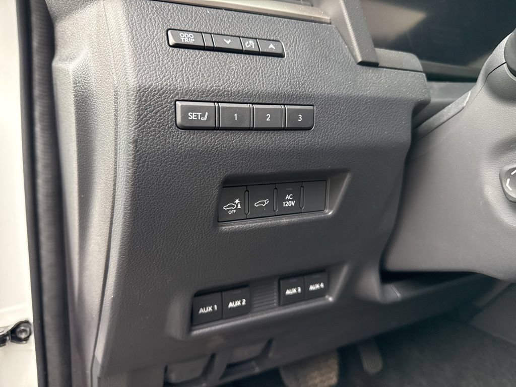 Used 2025 Lexus GX 550 AWD/4WD image 17