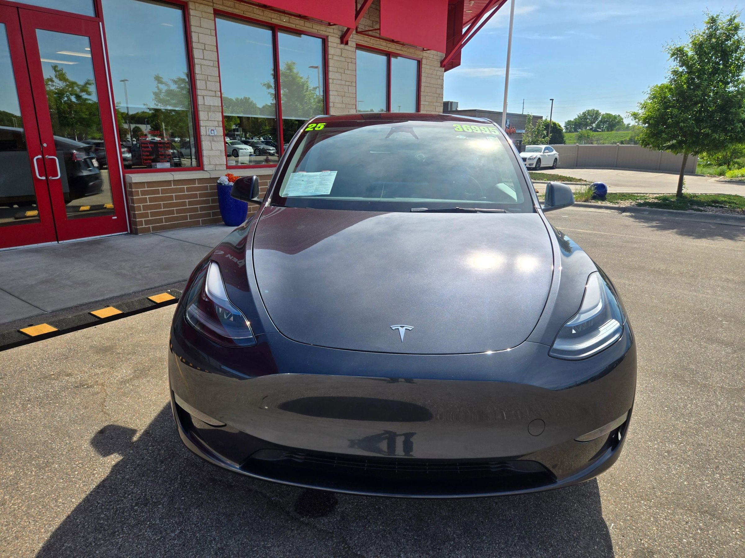 Used 2025 Tesla Model Y Long Range AWD/4WD image 2