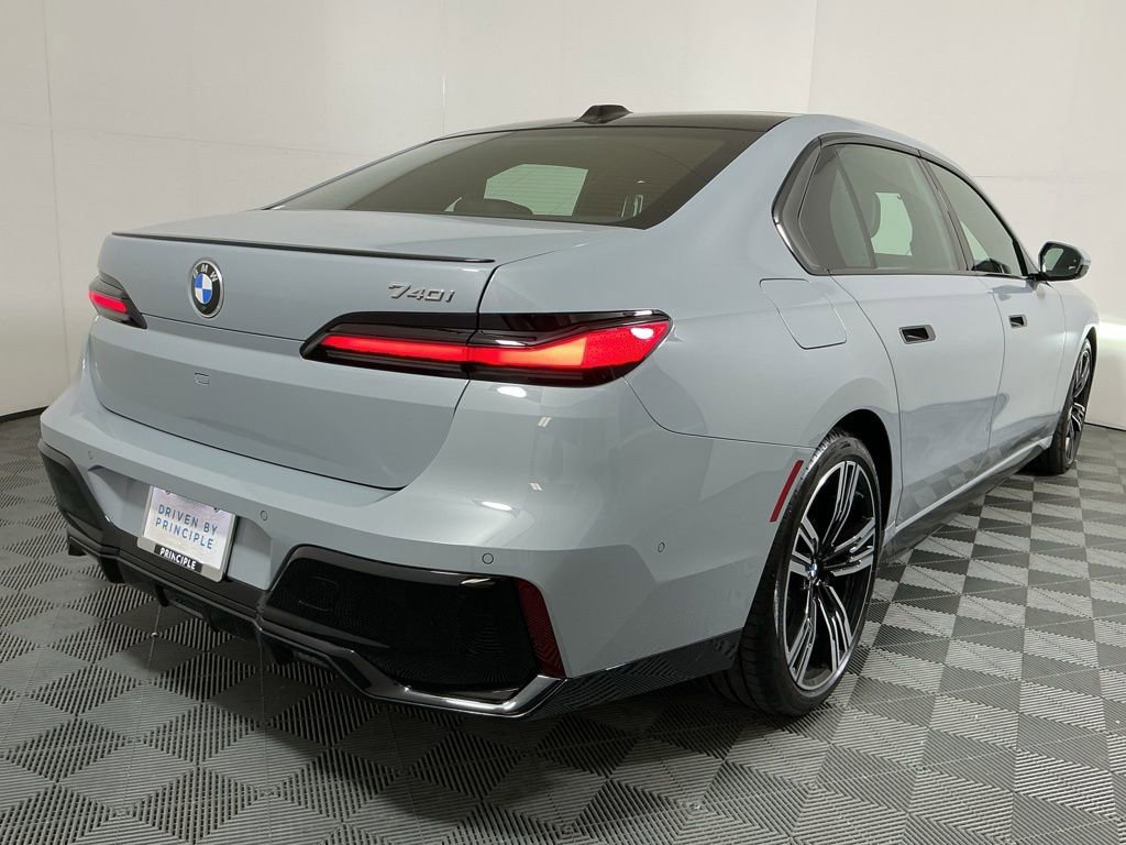 Certified 2025 BMW 740i w/ Premium Package image 5