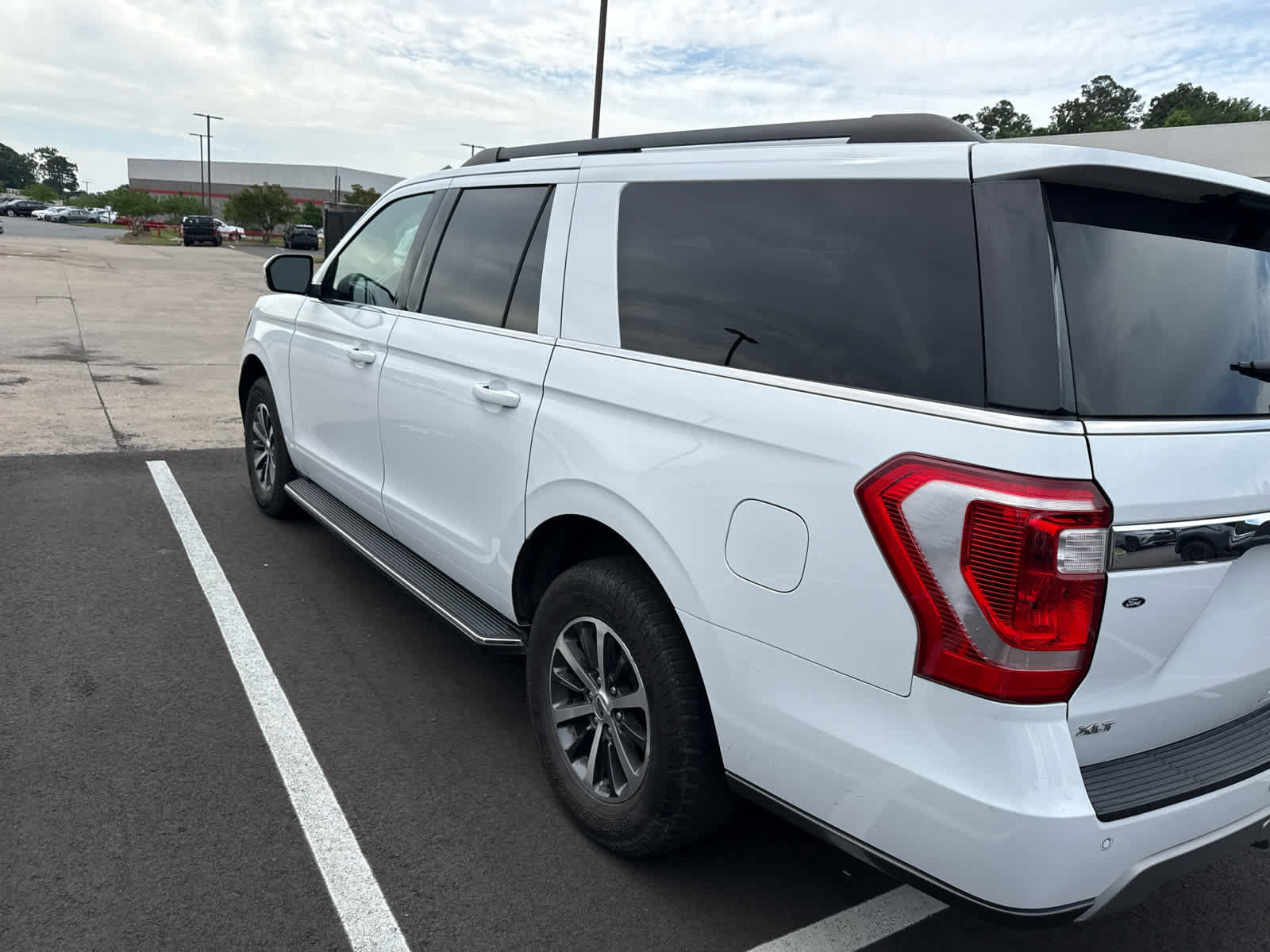Used 2020 Ford Expedition Max XLT w/ Equipment Group 202A RWD image 4