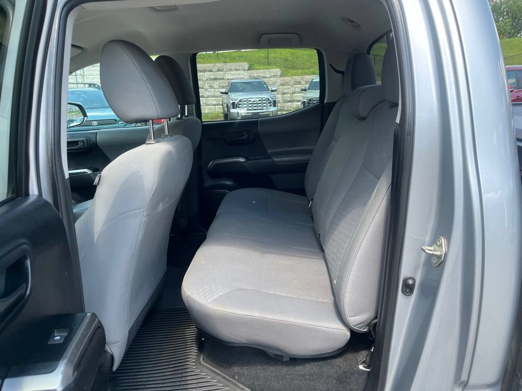 Used 2020 Toyota Tacoma SR5 AWD/4WD image 9