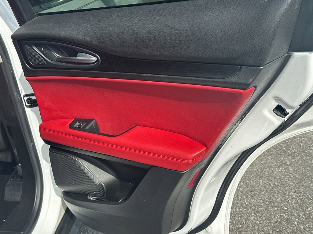 Used 2019 Alfa Romeo Stelvio AWD image 16