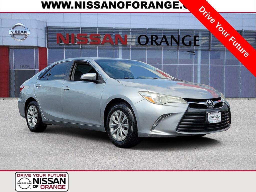 Used 2017 Toyota Camry LE FWD image 1