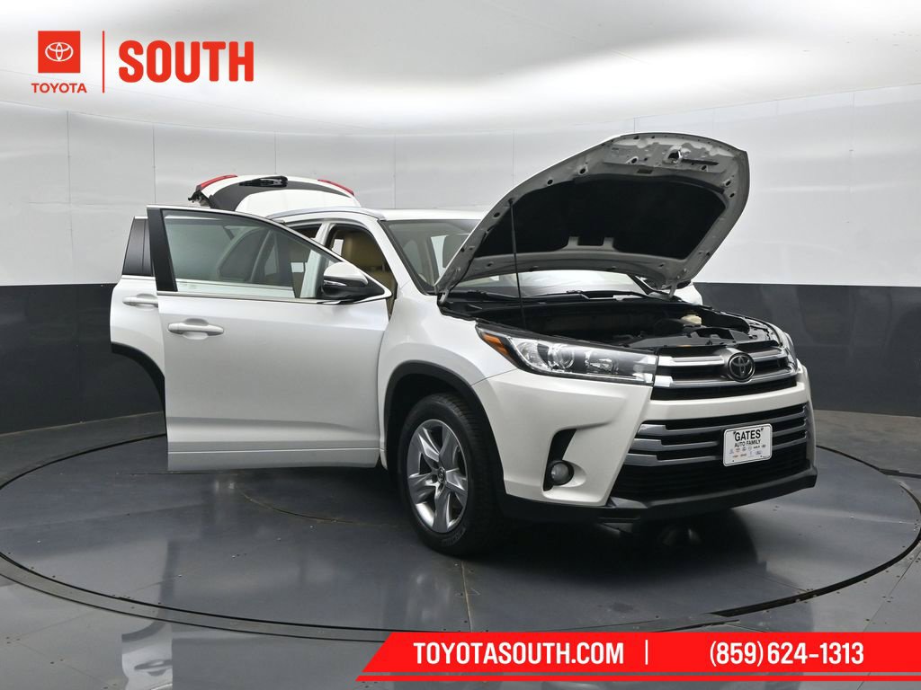 Used 2017 Toyota Highlander Limited AWD/4WD image 61