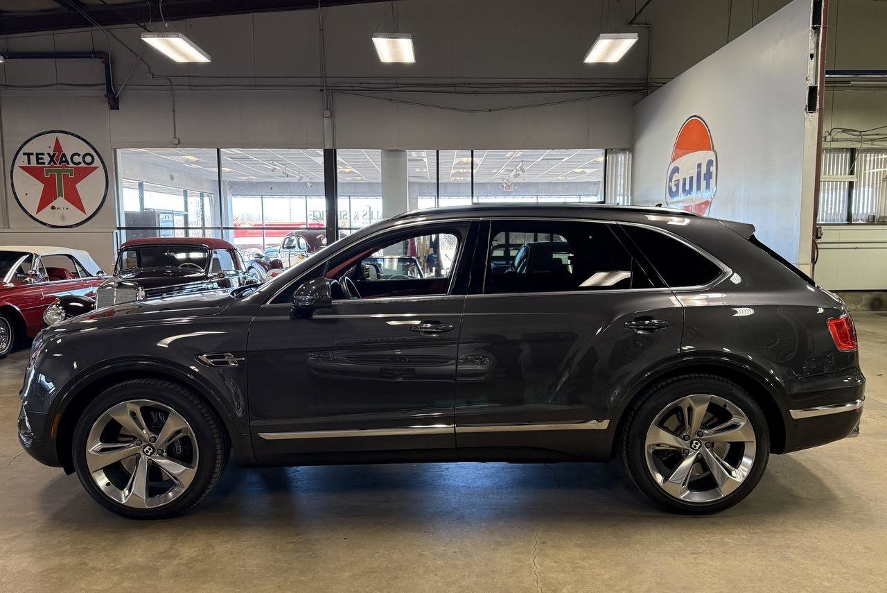Used 2018 Bentley Bentayga image 12