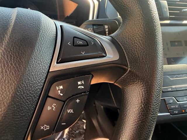 Used 2020 Ford Fusion SE FWD image 18