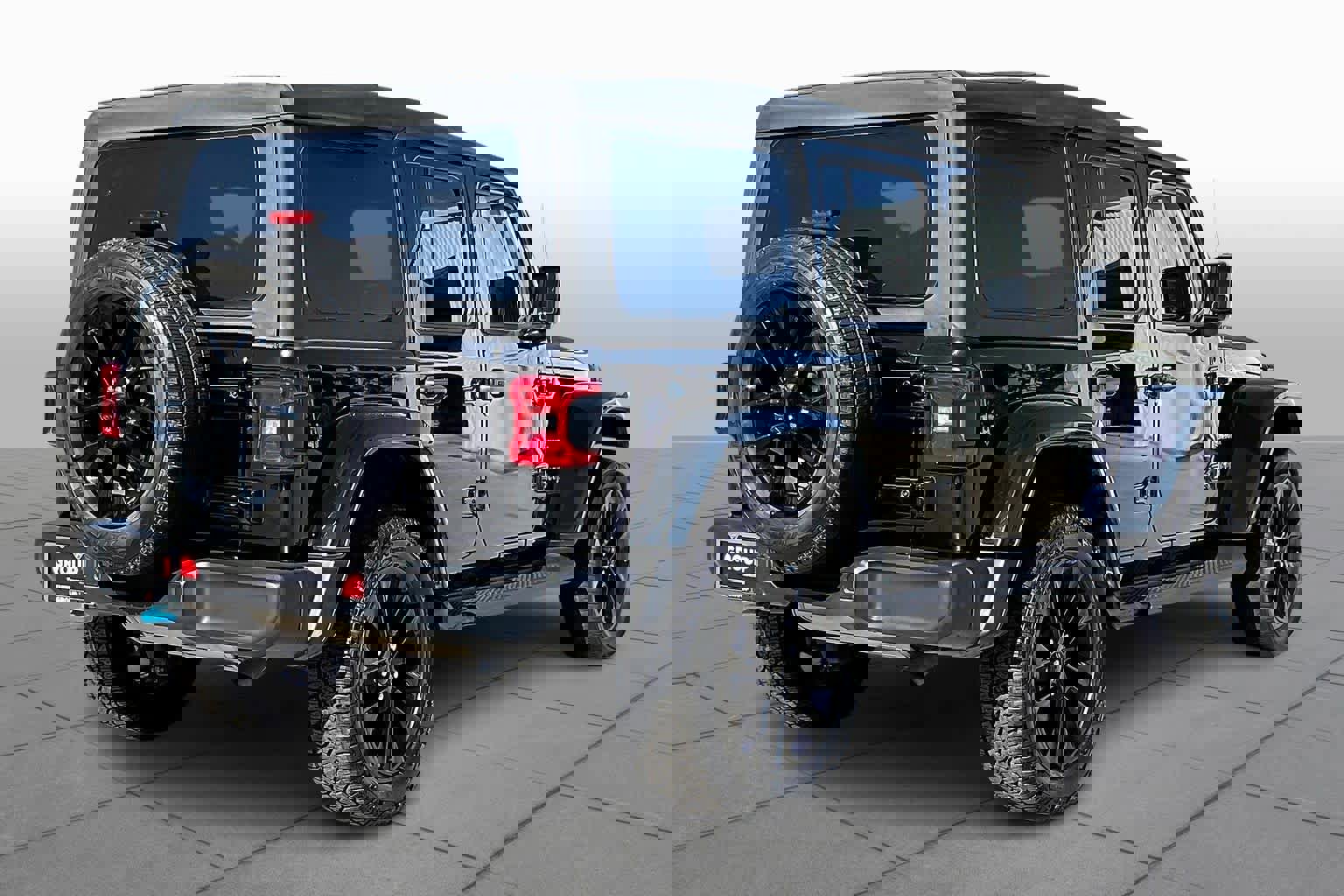 Used 2022 Jeep Wrangler Unlimited Sahara w/ Cold Weather Group image 22