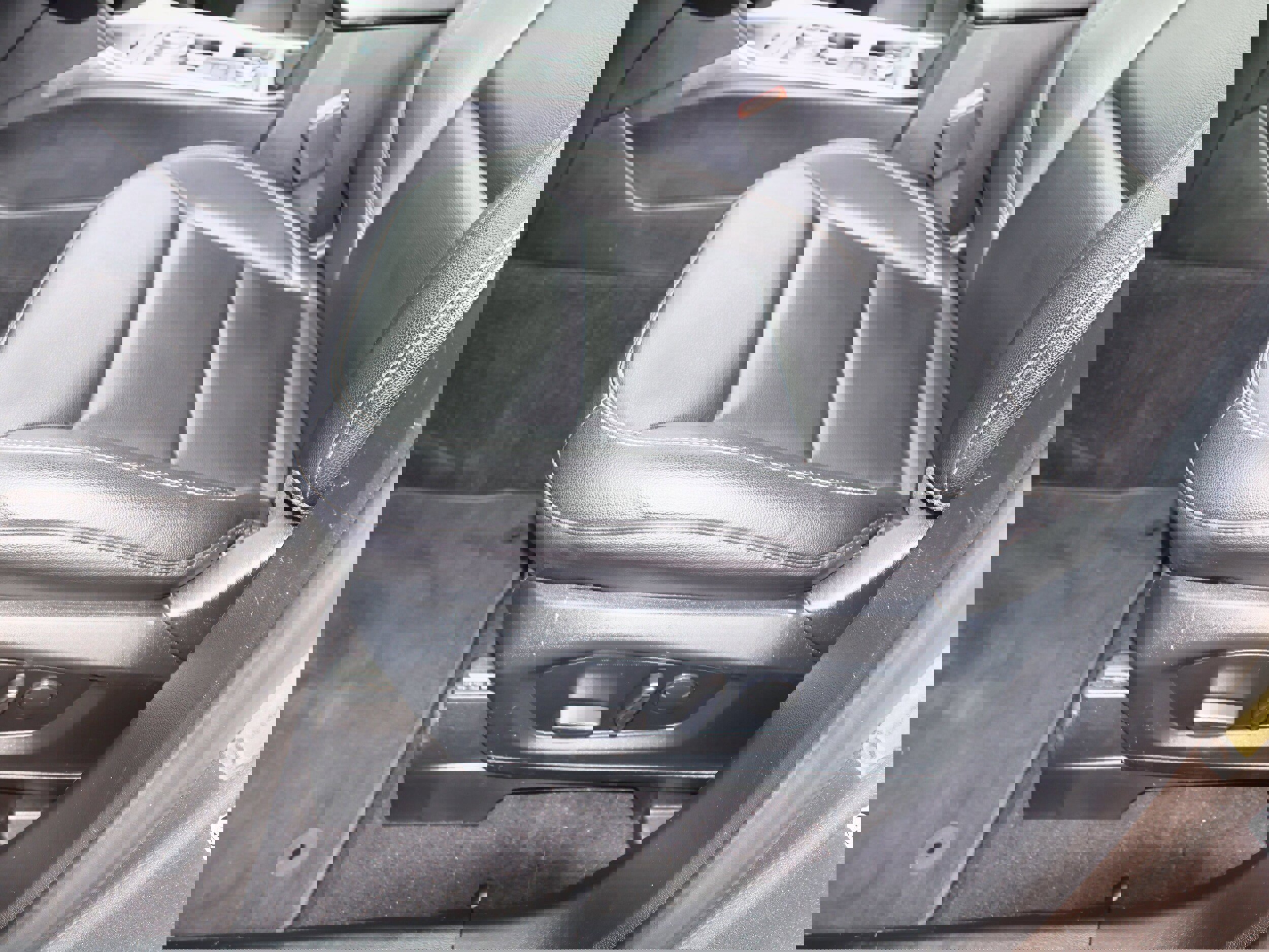 Used 2021 Ford Explorer XLT w/ Equipment Group 202A image 14