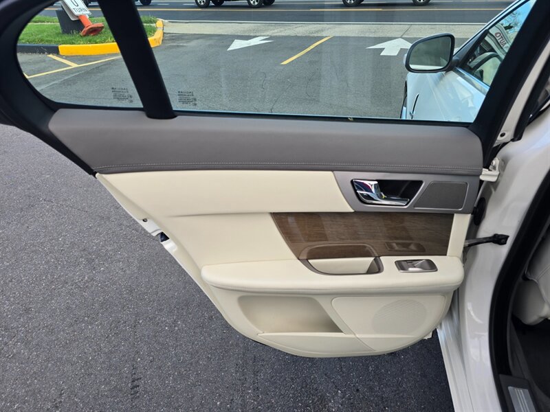 Used 2009 Jaguar XF Supercharged RWD image 25
