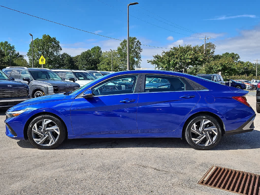 Used 2025 Hyundai Elantra Limited FWD image 7