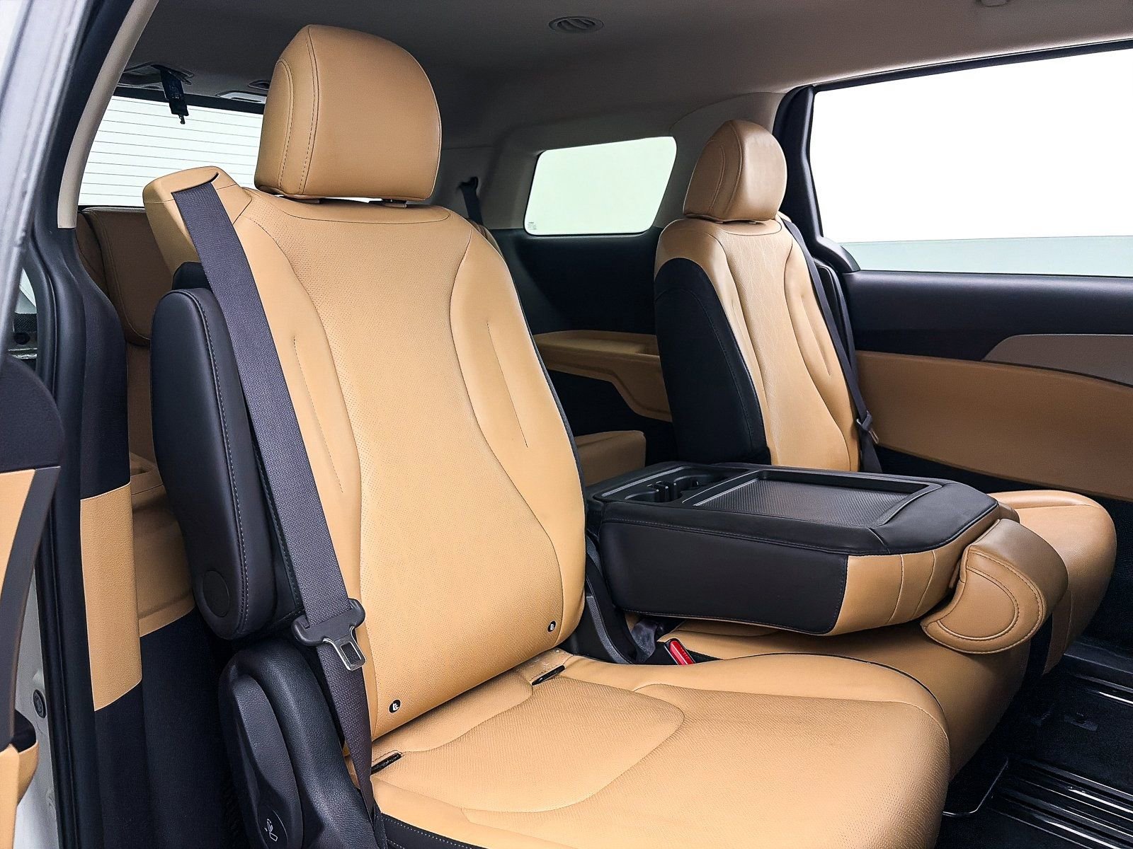 Used 2022 Kia Carnival LX image 38