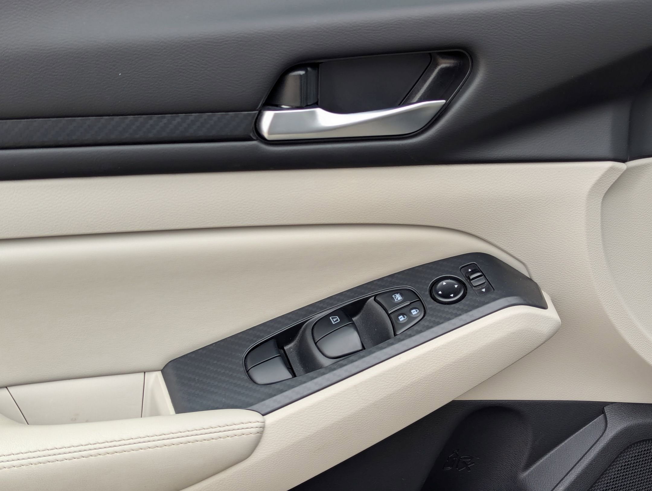 Used 2025 Nissan Altima 2.5 SV image 12