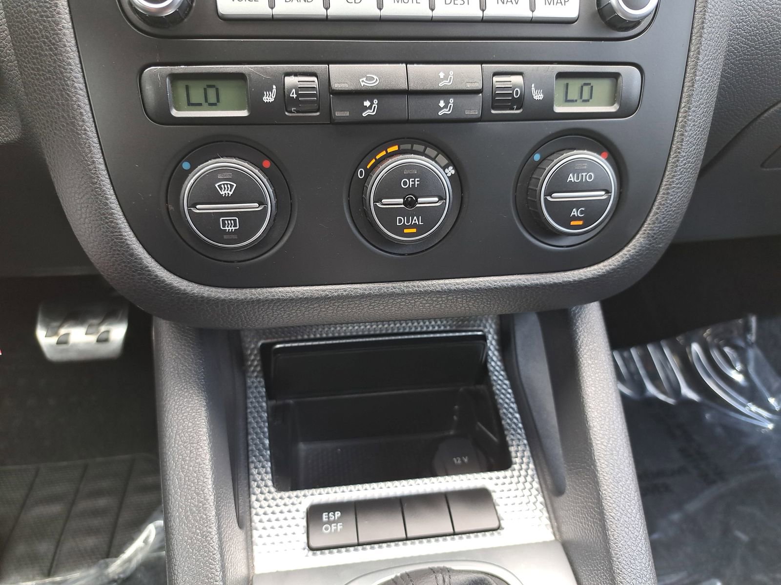 Used 2008 Volkswagen R32 AWD/4WD image 22