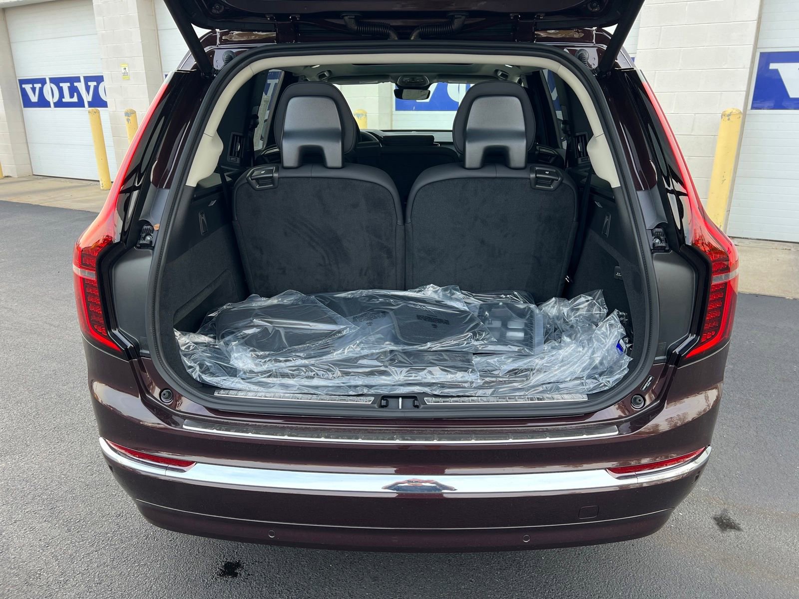 New 2026 Volvo XC90 B6 Plus w/ Protection Package Premier image 39