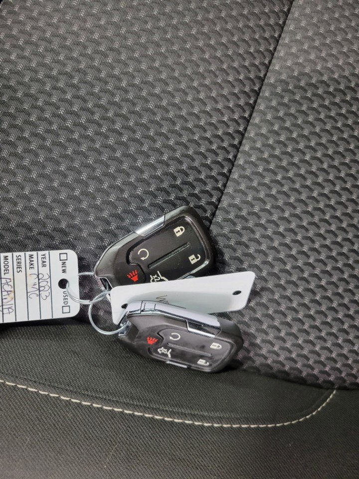 Used 2023 GMC Acadia SLE w/ Driver Convenience Package image 28