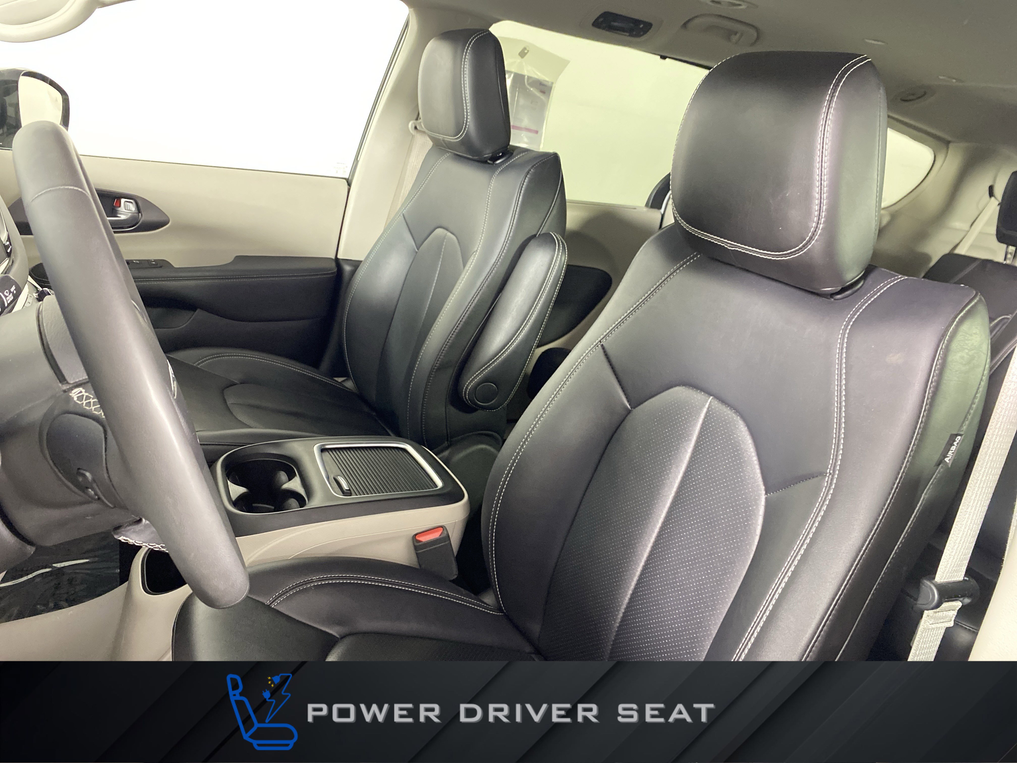 Used 2024 Chrysler Pacifica Touring-L image 16