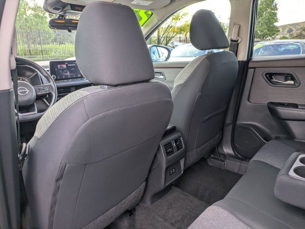 Used 2023 Nissan Rogue SV image 27