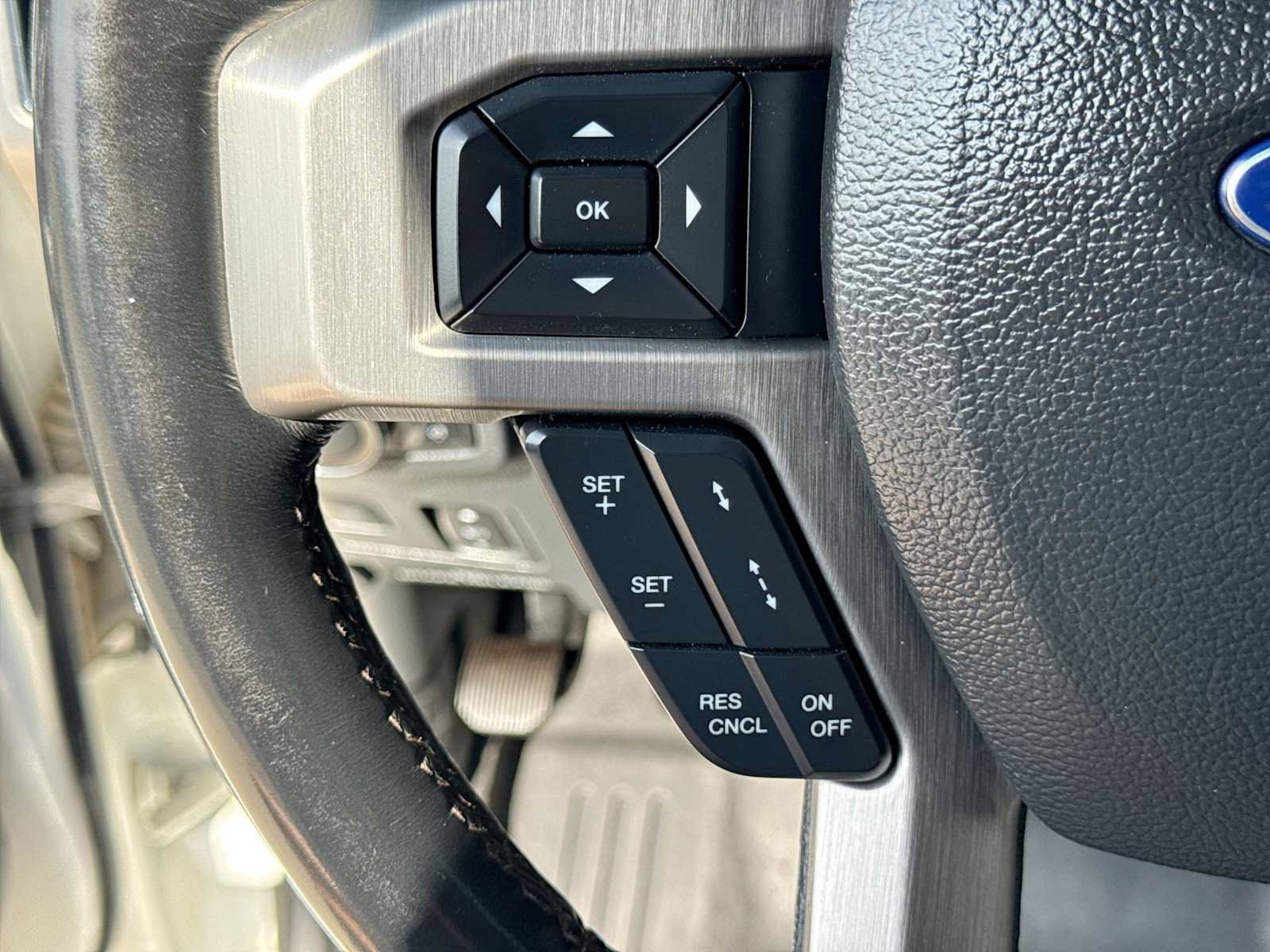 Used 2022 Ford F350 Platinum w/ FX4 Off-Road Package AWD/4WD image 23