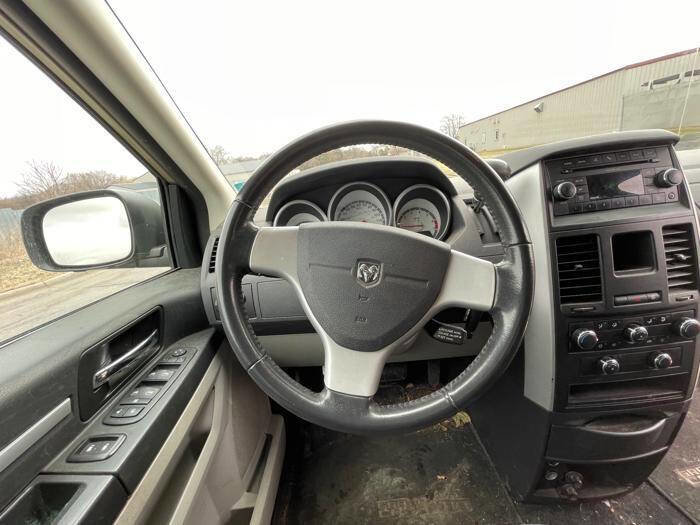 Used 2010 Dodge Grand Caravan Hero image 34