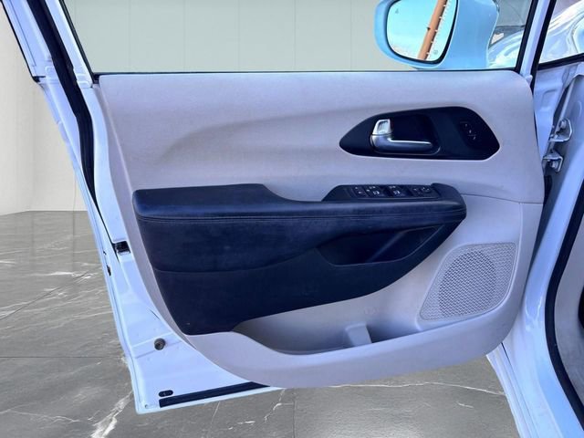 Used 2020 Chrysler Pacifica Limited image 13