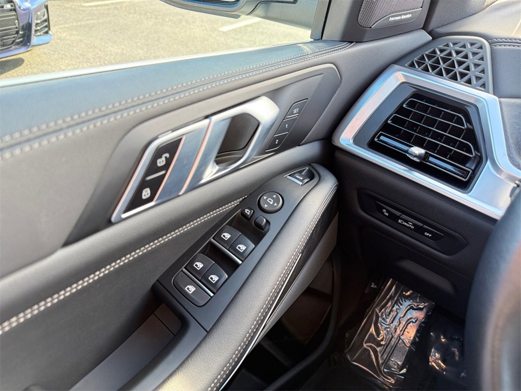 Certified 2024 BMW X5 xDrive40i w/ Premium Package image 29