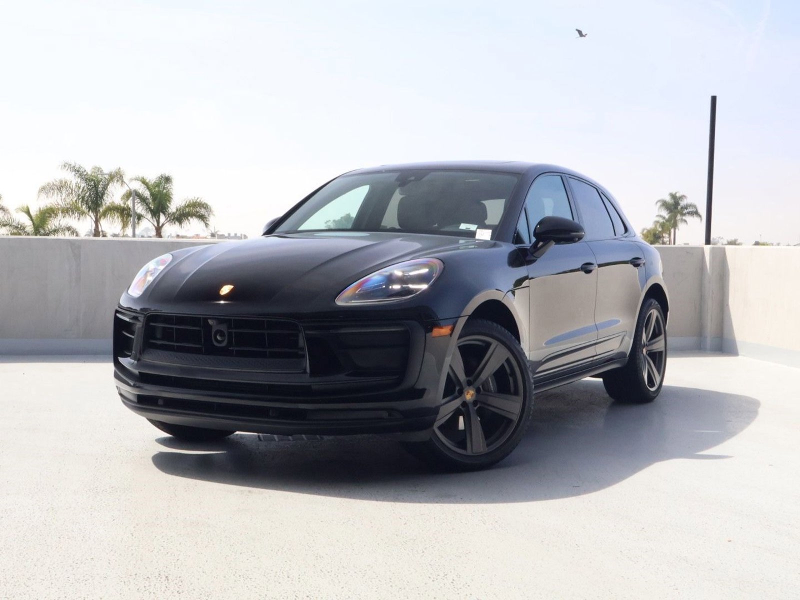 Certified 2025 Porsche Macan image 1