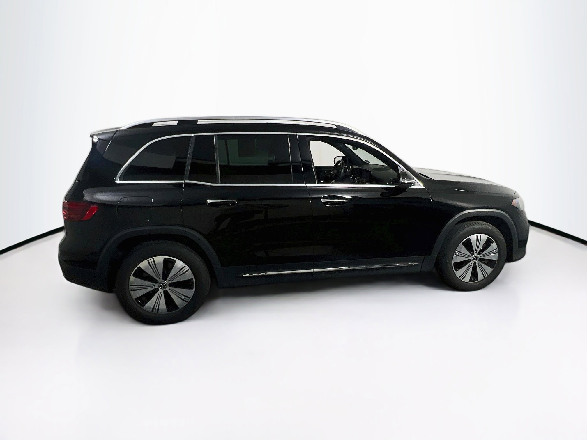 Used 2024 Mercedes-Benz EQB 300 4MATIC image 4