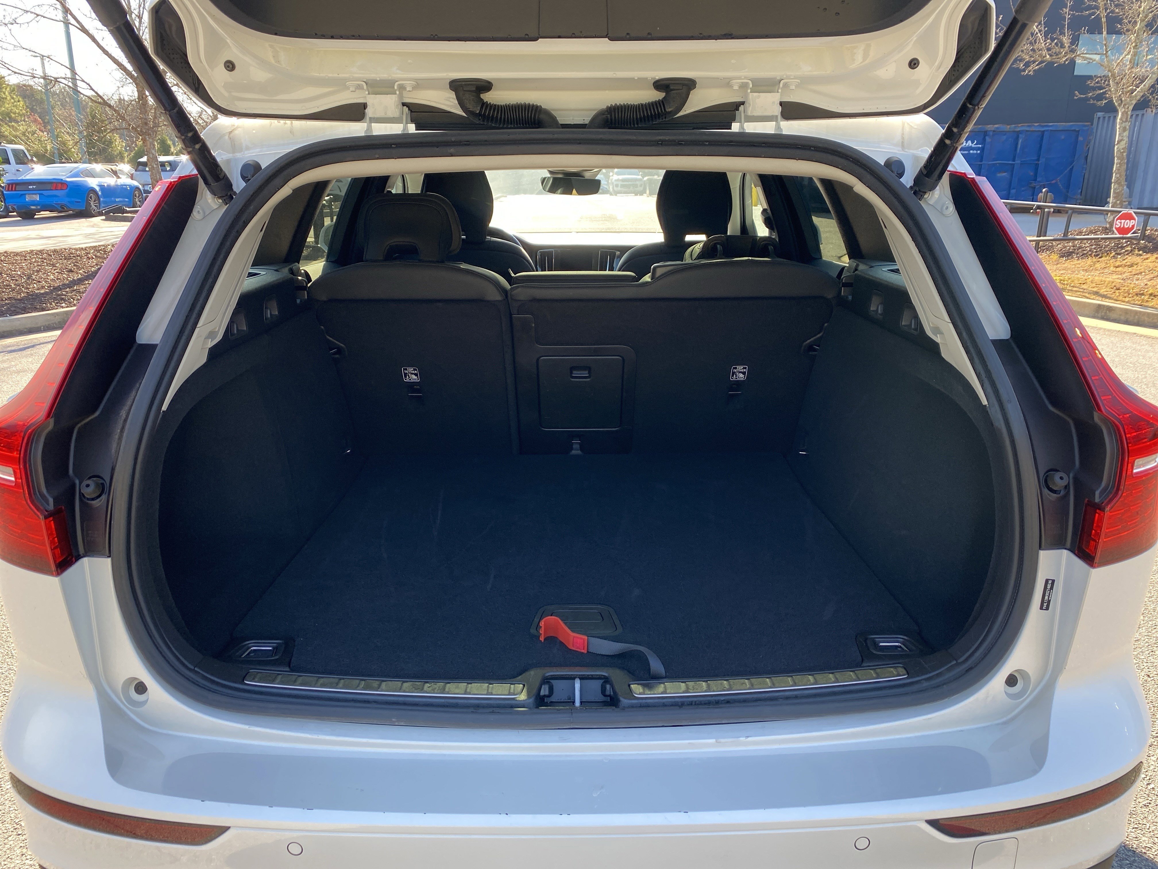 Used 2025 Volvo V60 B5 Cross Country Plus image 41