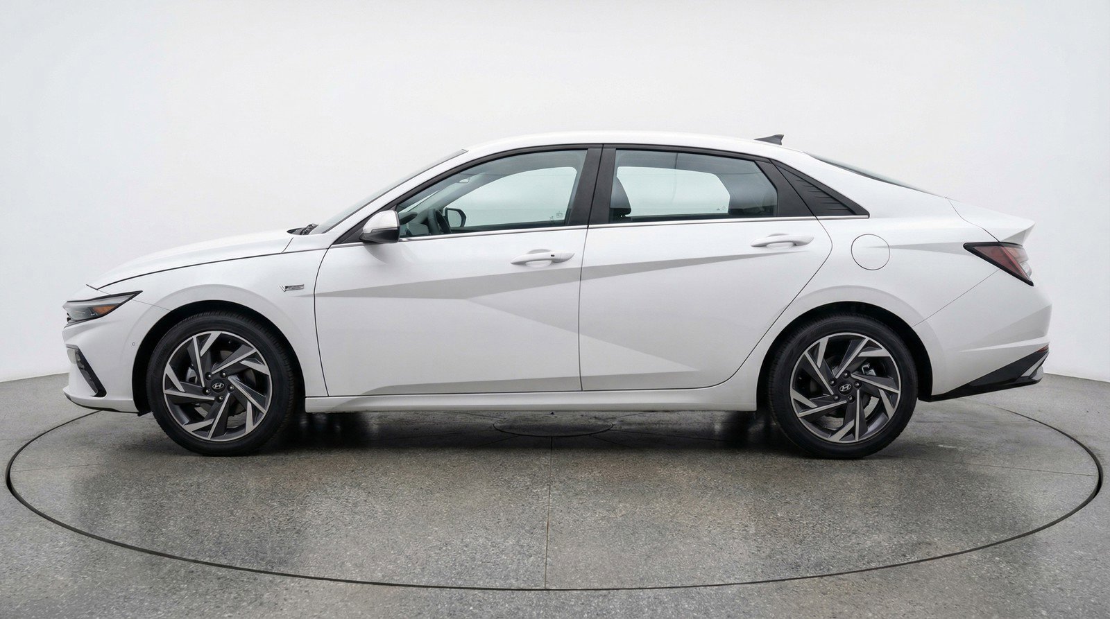 Used 2025 Hyundai Elantra SEL FWD image 5