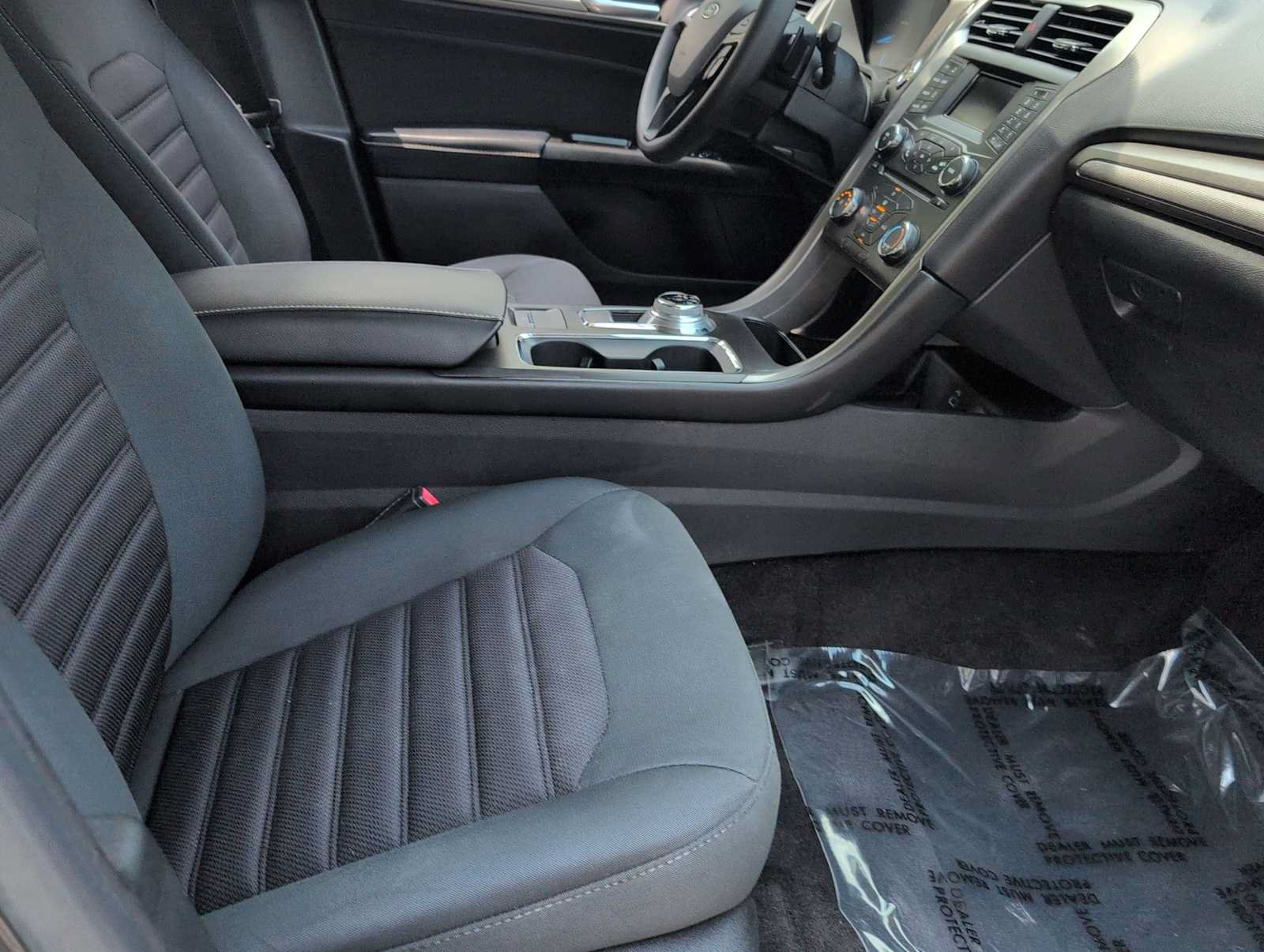 Used 2017 Ford Fusion SE FWD image 21