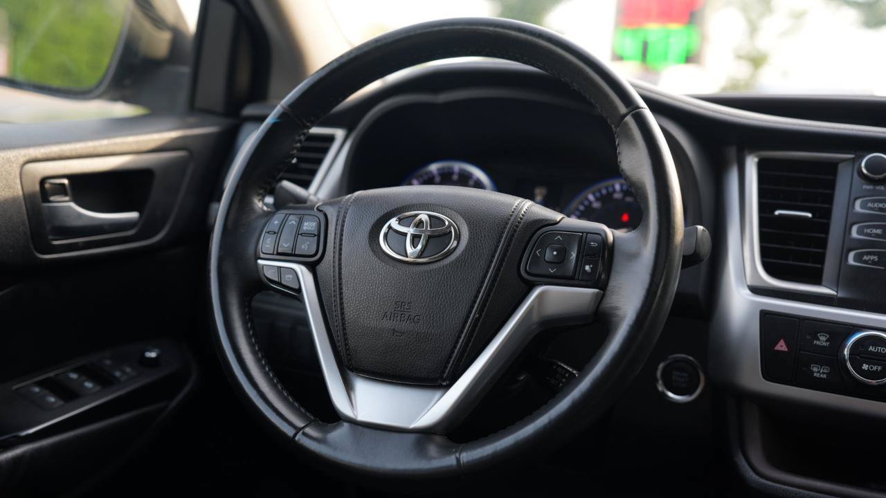 Used 2015 Toyota Highlander XLE AWD/4WD image 11