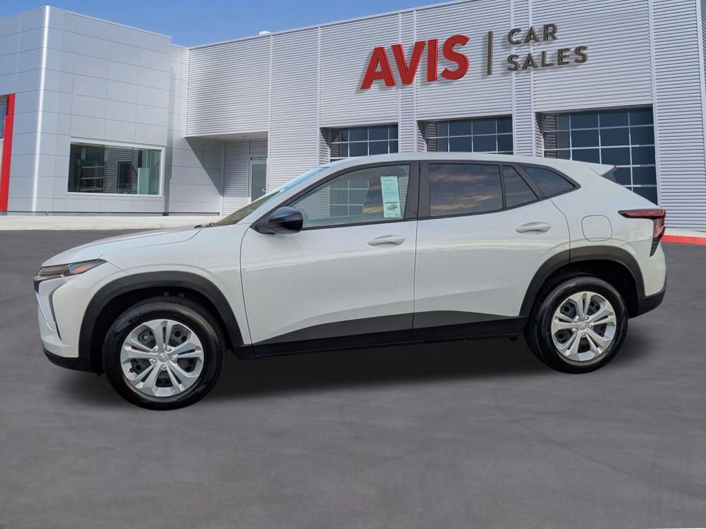 Used 2025 Chevrolet Trax LS image 10