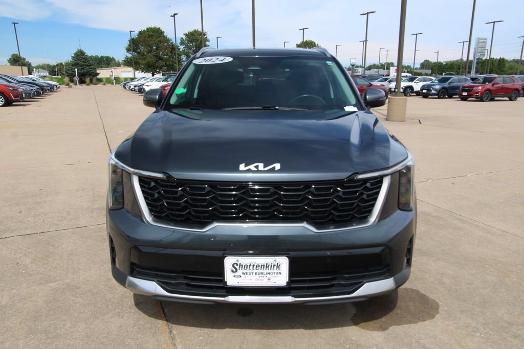 Used 2024 Kia Sorento S FWD image 2