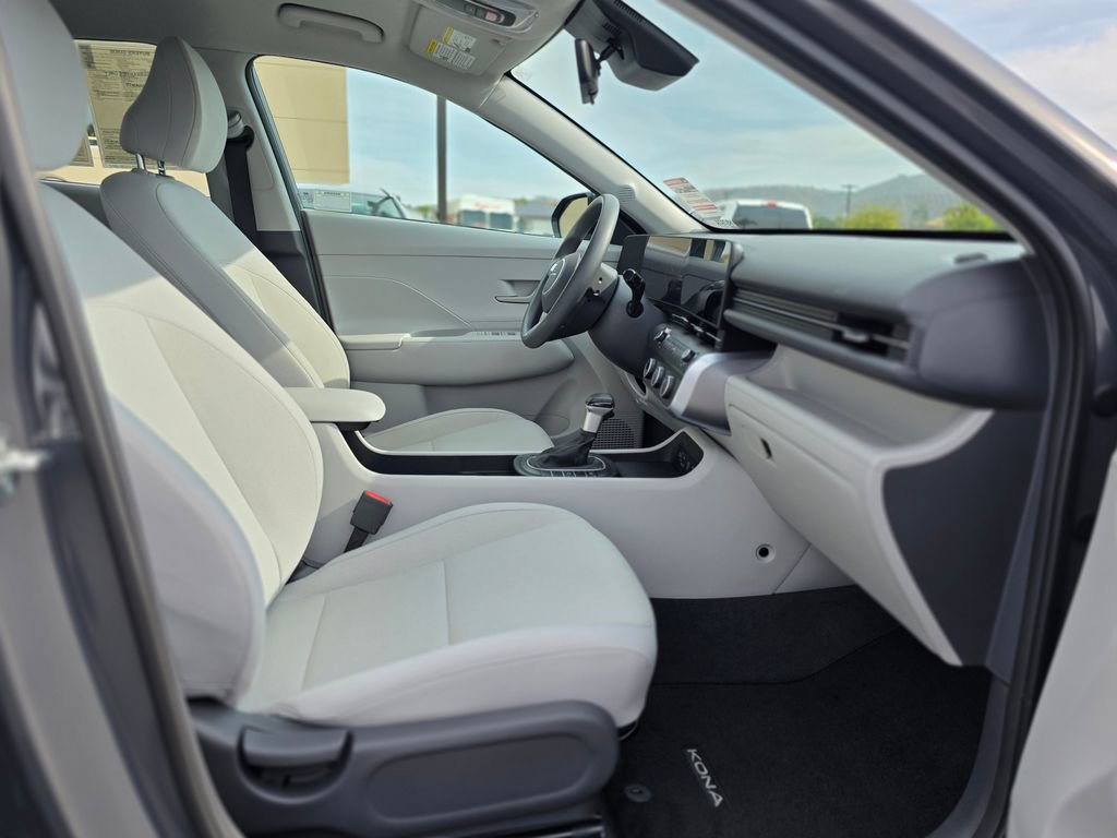 Used 2025 Hyundai Kona SE image 10