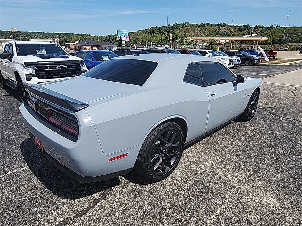 Used 2022 Dodge Challenger R/T w/ Blacktop Package image 8
