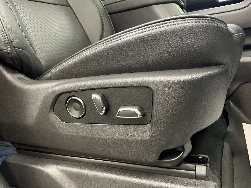 Used 2025 GMC Sierra 3500 Denali w/ Denali Reserve Package AWD/4WD image 42