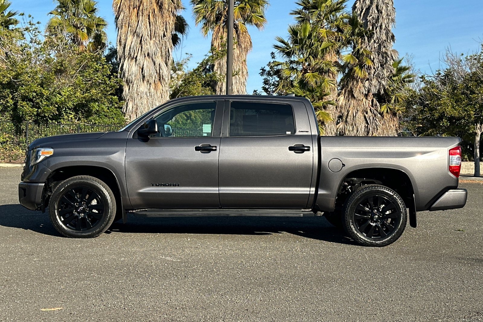 Used 2021 Toyota Tundra Limited w/ Limited Premium Package image 6