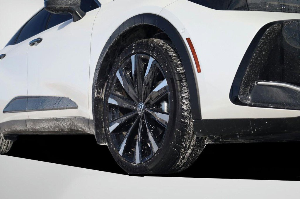 New 2025 Toyota Crown Platinum image 3