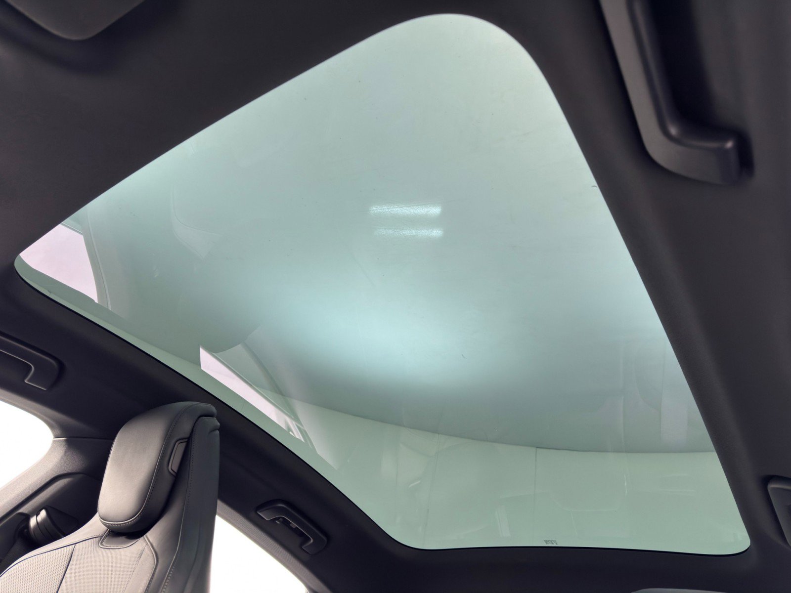 Used 2020 Porsche Taycan 4S image 12