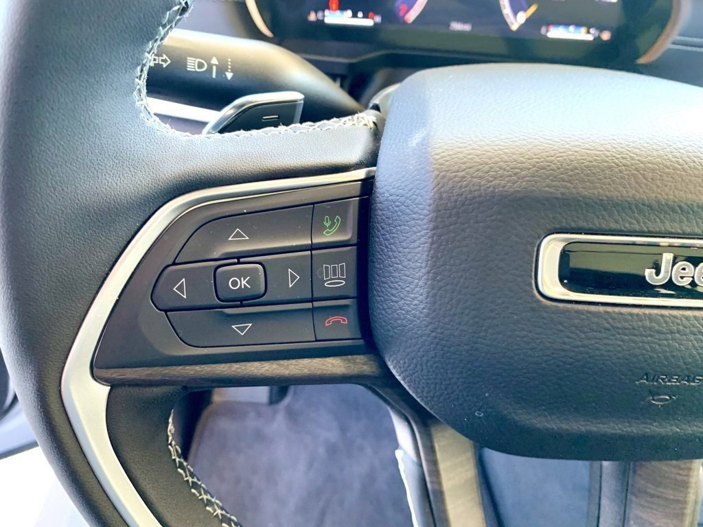 Used 2025 Jeep Grand Cherokee Limited image 34