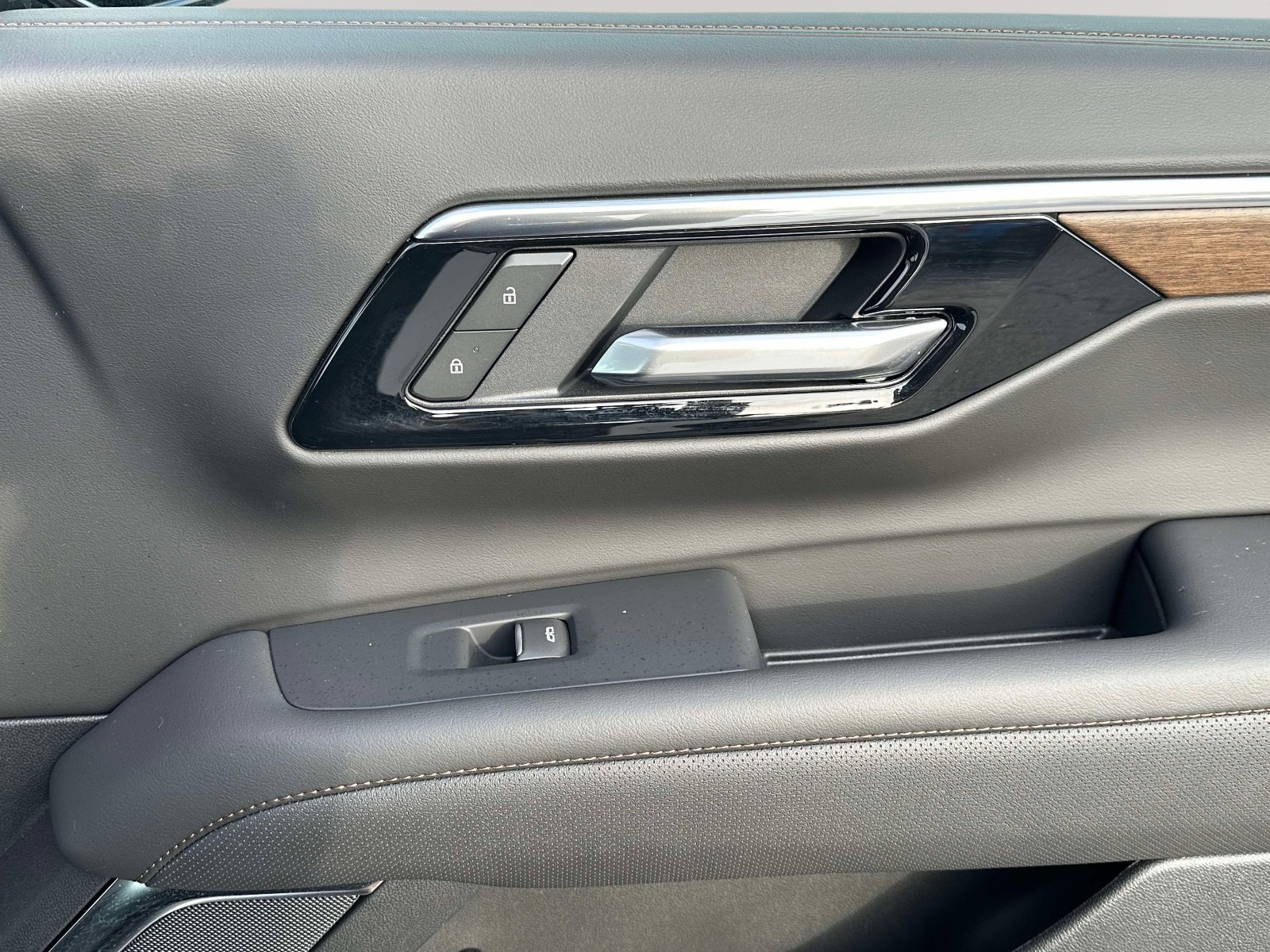 Used 2025 Chevrolet Tahoe High Country w/ LPO, Illumination Package image 27