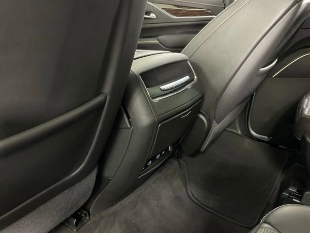 Used 2022 Cadillac Escalade Sport Platinum w/ LPO, ONYX Package image 21