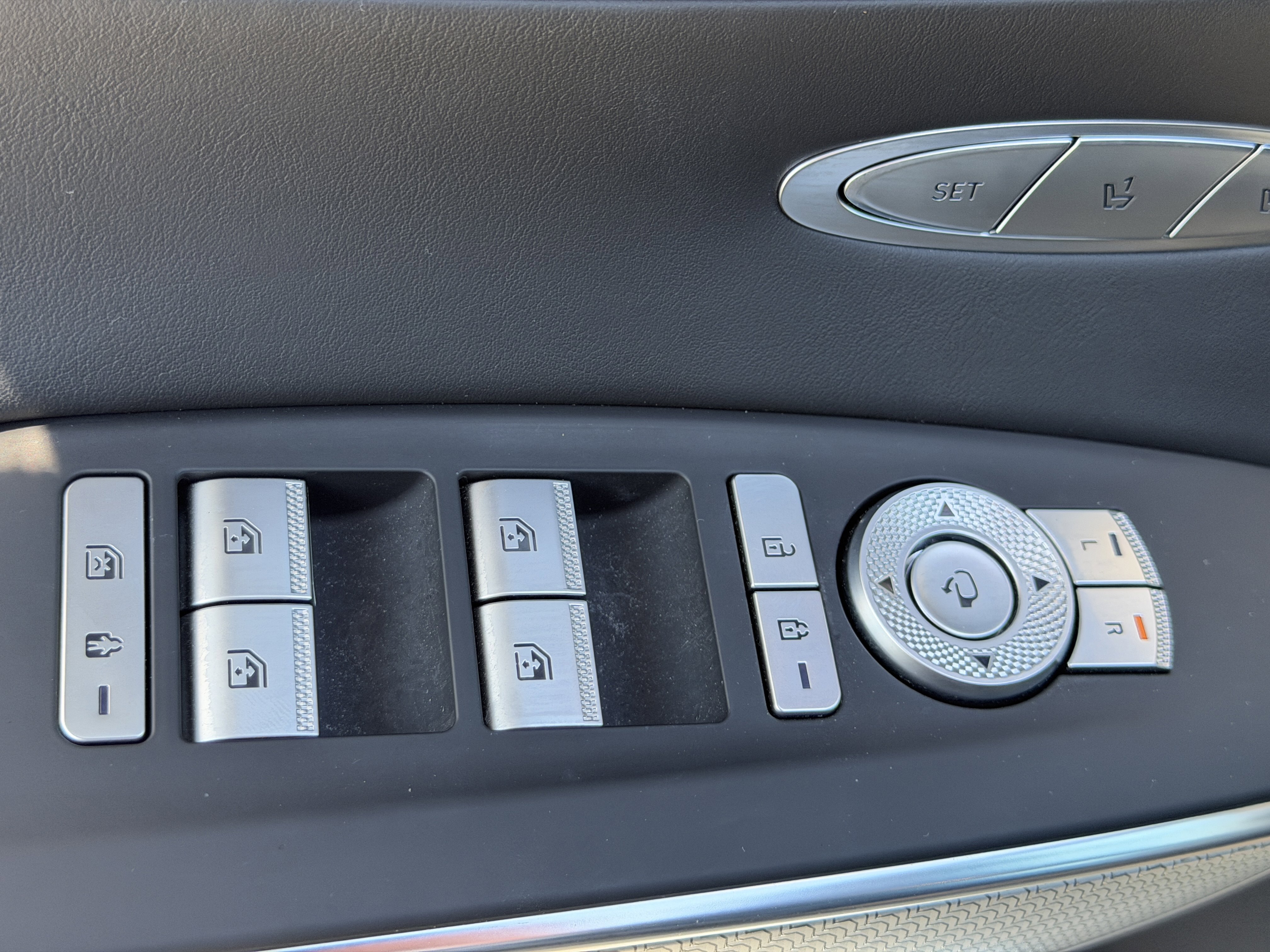 Used 2023 Genesis GV70 2.5T w/ Sport Prestige Package image 16