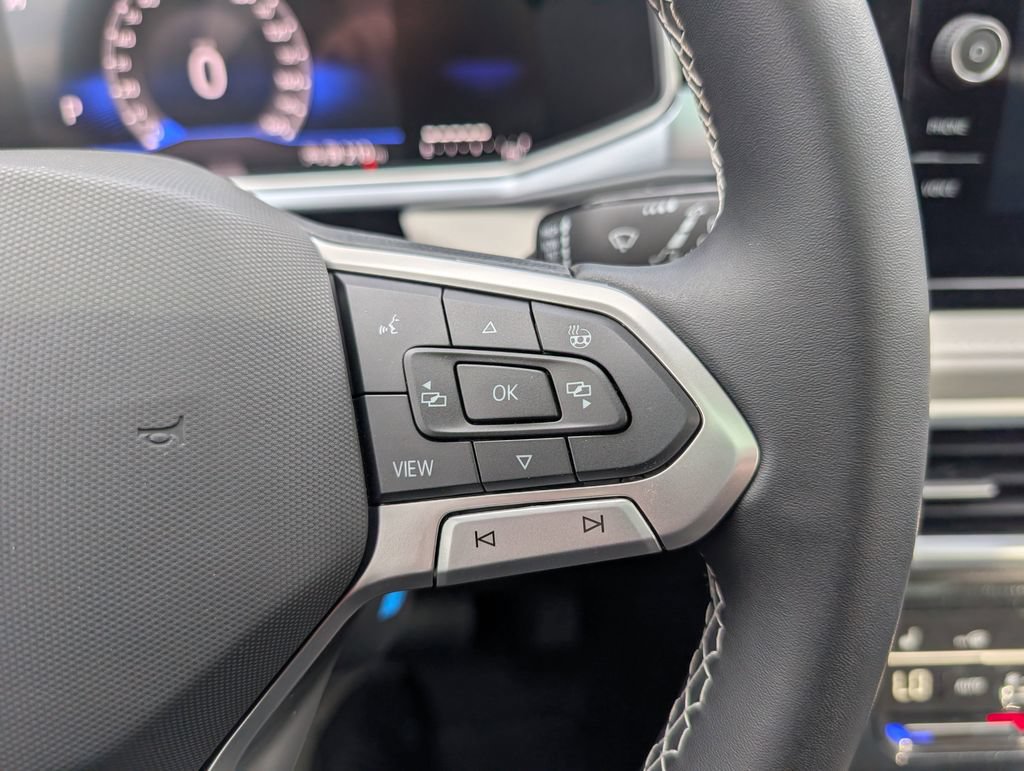 New 2026 Volkswagen Taos SE FWD image 17