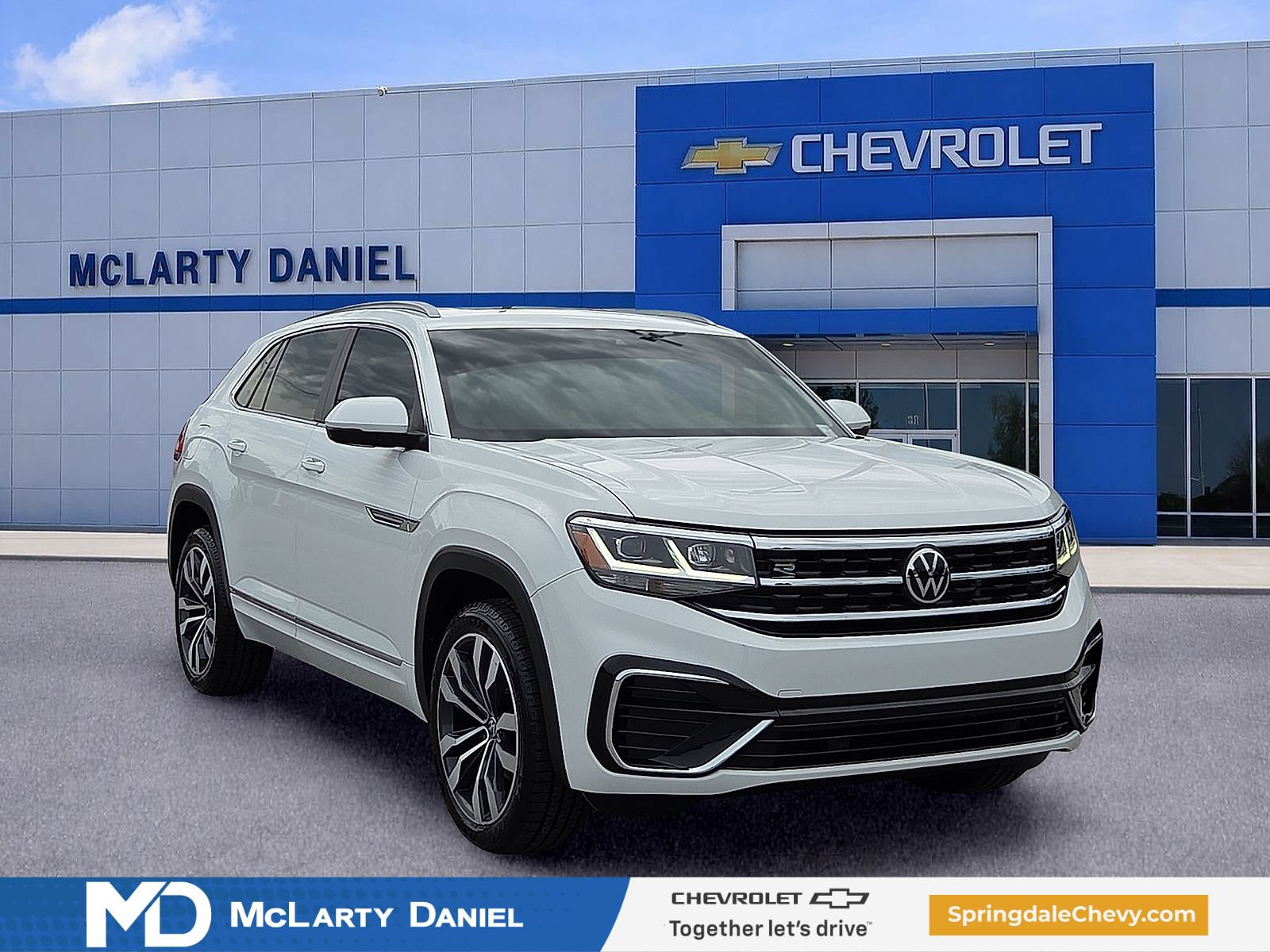 Used 2021 Volkswagen Atlas Cross Sport SEL R-Line FWD image 1